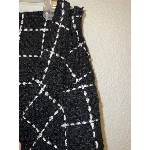 BCBG Tweed Mini Skirt Women's NWT - Picture 3 of 8
